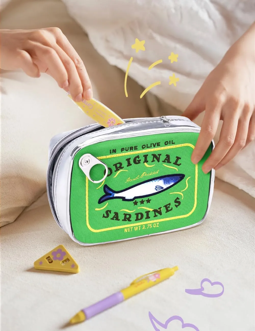 Cessfle Canned Sardines Makeup Bag, Funny Sardine Tin Fish Cosmetic Bag, Creative Cute Makeup Bag Kawaii Pencil Case Pouch, Coquette Make up Pouch for Women
